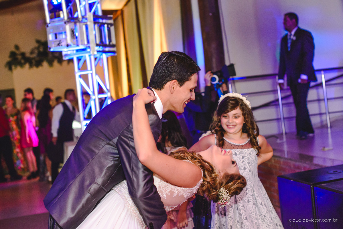 book, bride, casamento, ensaio, externa, por fotógrafo de casamento de Vila Velha  fotógrafo de casamento de Vitória fotógrafo de casamento de Serra Espirito Santo ES fotos criativas de casamento