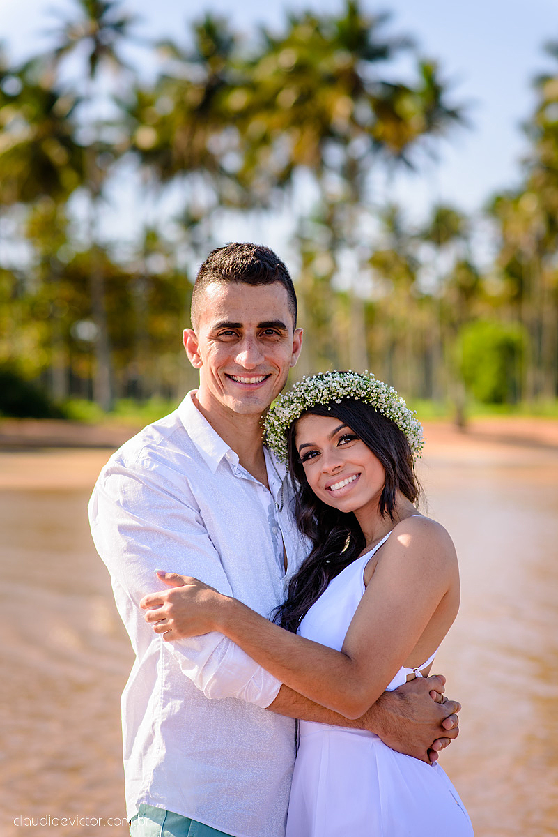 Lindo ensaio namoro realizado em aracruz na praia de coqueiral por fotógrafos de casamento de vila velha fotógrafos de casamento de vitória fotógrafos de casamento de serra espirito santo es com noivo noiva e por do sol