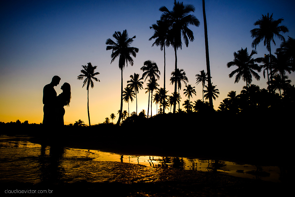 Lindo ensaio namoro realizado em aracruz na praia de coqueiral por fotógrafos de casamento de vila velha fotógrafos de casamento de vitória fotógrafos de casamento de serra espirito santo es com noivo noiva e por do sol