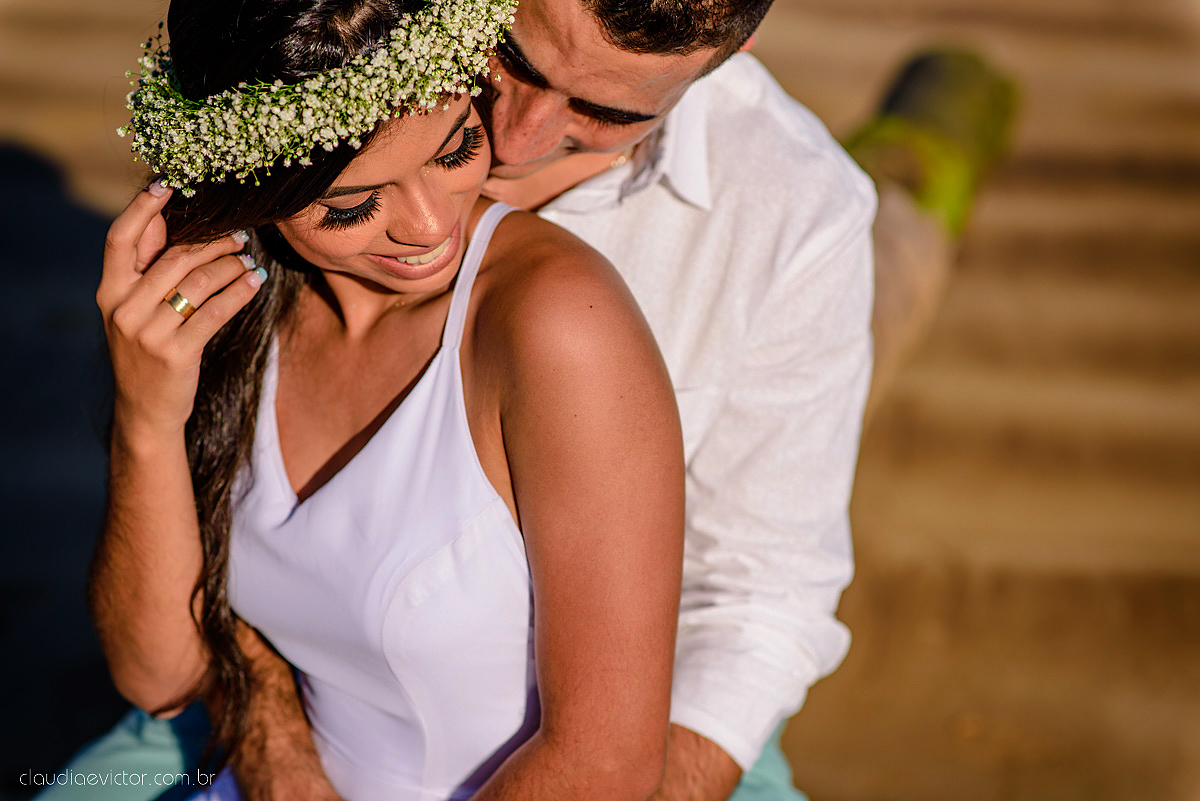 Lindo ensaio namoro realizado em aracruz na praia de coqueiral por fotógrafos de casamento de vila velha fotógrafos de casamento de vitória fotógrafos de casamento de serra espirito santo es com noivo noiva e por do sol