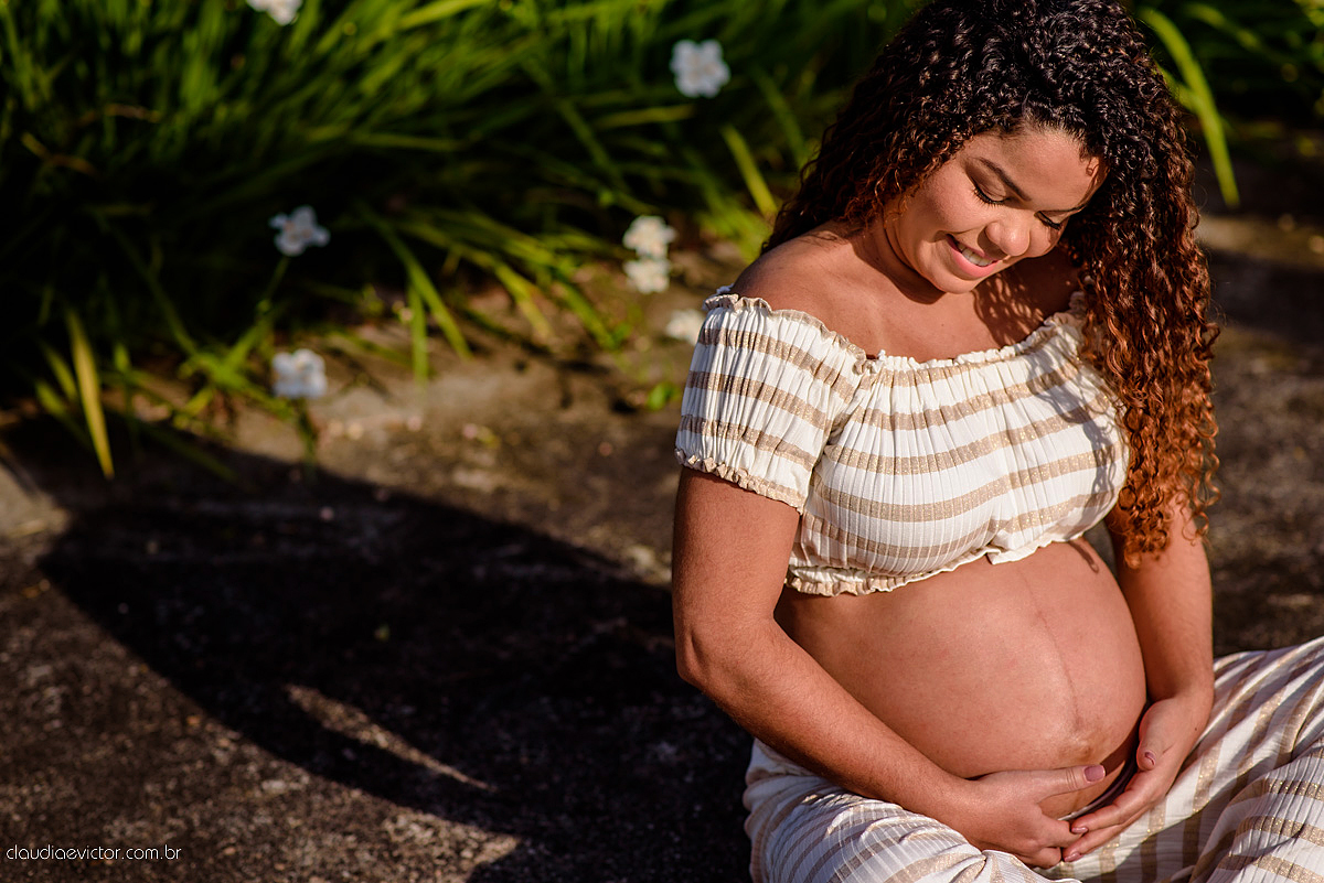 Lindo ensaio de gestante por fotógrafos de casamento de vila velha fotógrafos de casamento de vitória espirito santo es com papai mamãe e muita ansiedade e espera pela chegada do bebê Miguel com por do sol, fotos na floresta e ponte com lago