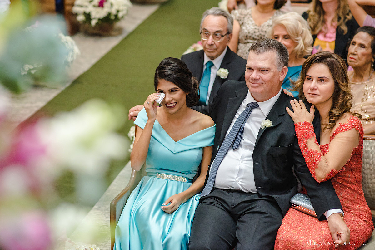 Lindo casamento realizado na igreja adventista por fotógrafos de casamento de vila velha fotógrafos de casamento de vitória fotógrafos de casamento de serra espirito santo es com noivo noiva buquê vestido e ensaio externo em pedra azul