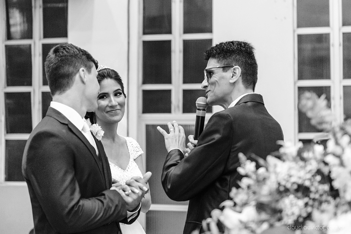 Lindo casamento realizado na igreja adventista por fotógrafos de casamento de vila velha fotógrafos de casamento de vitória fotógrafos de casamento de serra espirito santo es com noivo noiva buquê vestido e ensaio externo em pedra azul