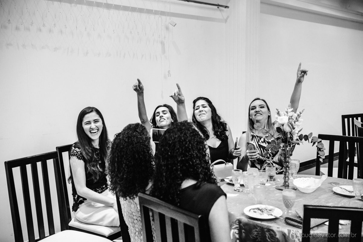 Lindo casamento realizado na igreja adventista por fotógrafos de casamento de vila velha fotógrafos de casamento de vitória fotógrafos de casamento de serra espirito santo es com noivo noiva buquê vestido e ensaio externo em pedra azul