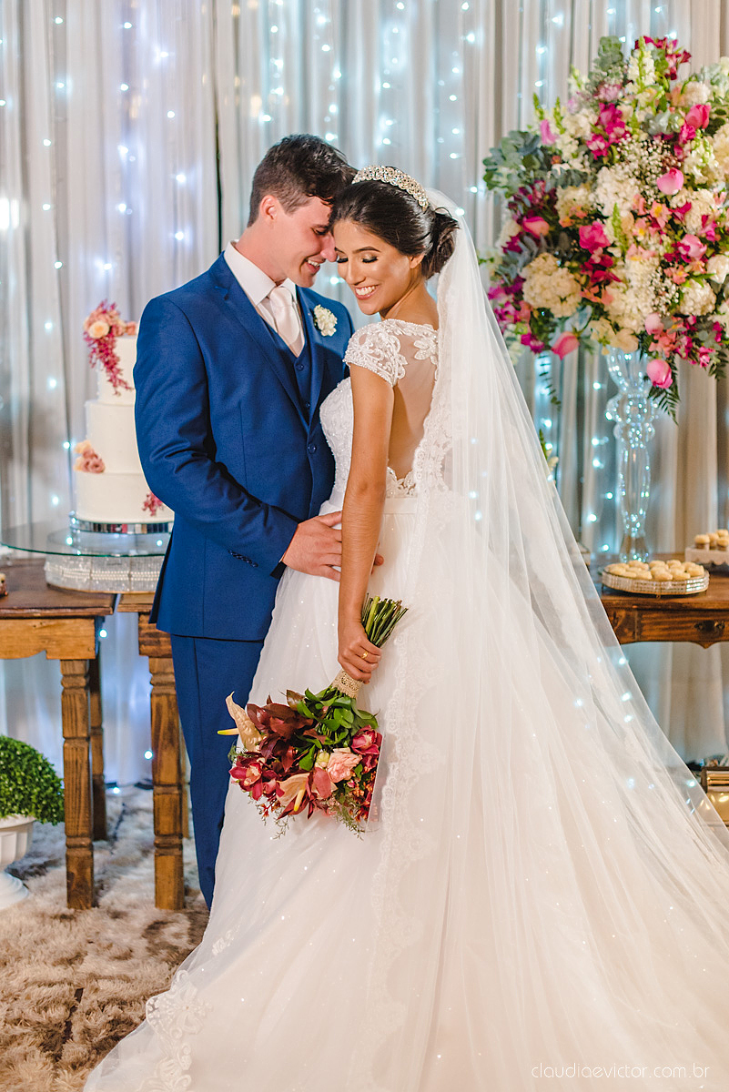 Lindo casamento realizado na igreja adventista por fotógrafos de casamento de vila velha fotógrafos de casamento de vitória fotógrafos de casamento de serra espirito santo es com noivo noiva buquê vestido e ensaio externo em pedra azul