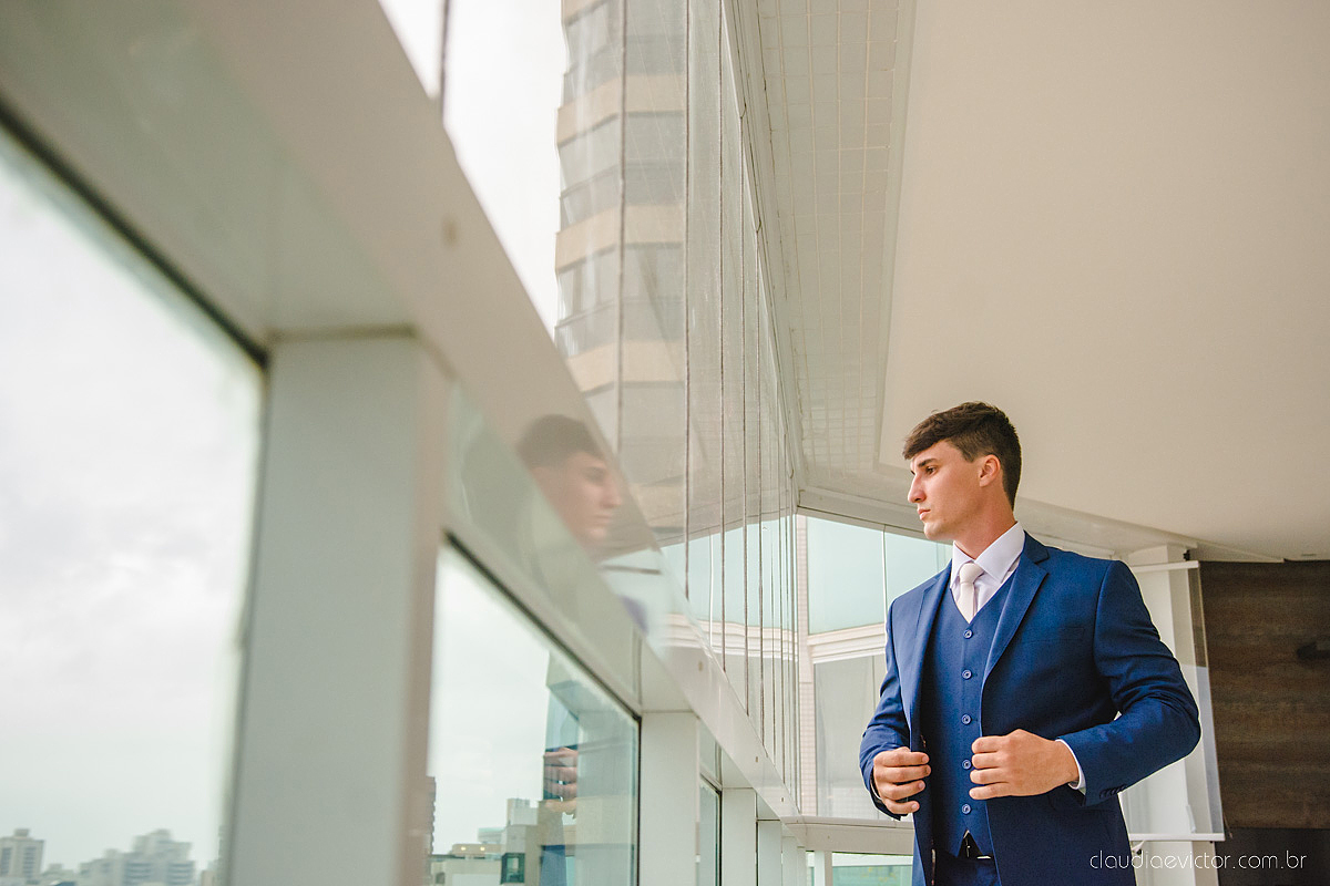 Lindo casamento realizado na igreja adventista por fotógrafos de casamento de vila velha fotógrafos de casamento de vitória fotógrafos de casamento de serra espirito santo es com noivo noiva buquê vestido e ensaio externo em pedra azul
