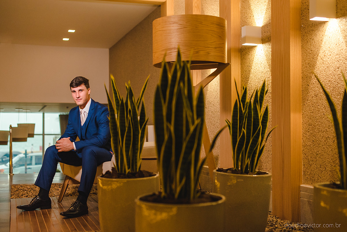 Lindo casamento realizado na igreja adventista por fotógrafos de casamento de vila velha fotógrafos de casamento de vitória fotógrafos de casamento de serra espirito santo es com noivo noiva buquê vestido e ensaio externo em pedra azul