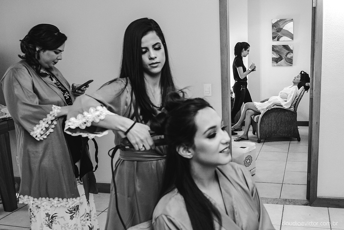 Lindo casamento realizado na igreja adventista por fotógrafos de casamento de vila velha fotógrafos de casamento de vitória fotógrafos de casamento de serra espirito santo es com noivo noiva buquê vestido e ensaio externo em pedra azul