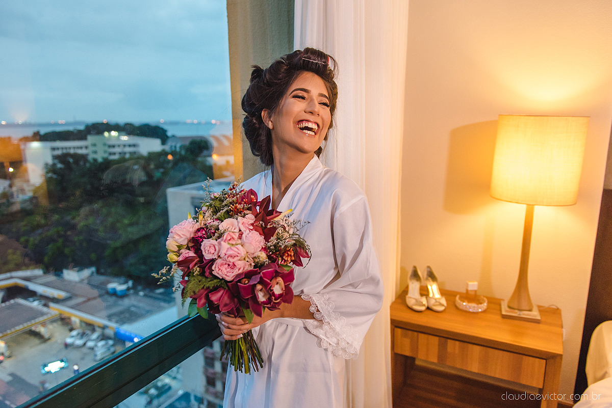 Lindo casamento realizado na igreja adventista por fotógrafos de casamento de vila velha fotógrafos de casamento de vitória fotógrafos de casamento de serra espirito santo es com noivo noiva buquê vestido e ensaio externo em pedra azul