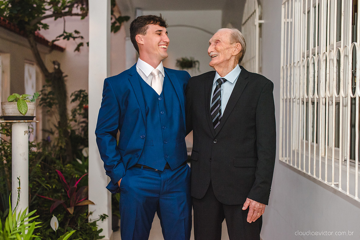 Lindo casamento realizado na igreja adventista por fotógrafos de casamento de vila velha fotógrafos de casamento de vitória fotógrafos de casamento de serra espirito santo es com noivo noiva buquê vestido e ensaio externo em pedra azul