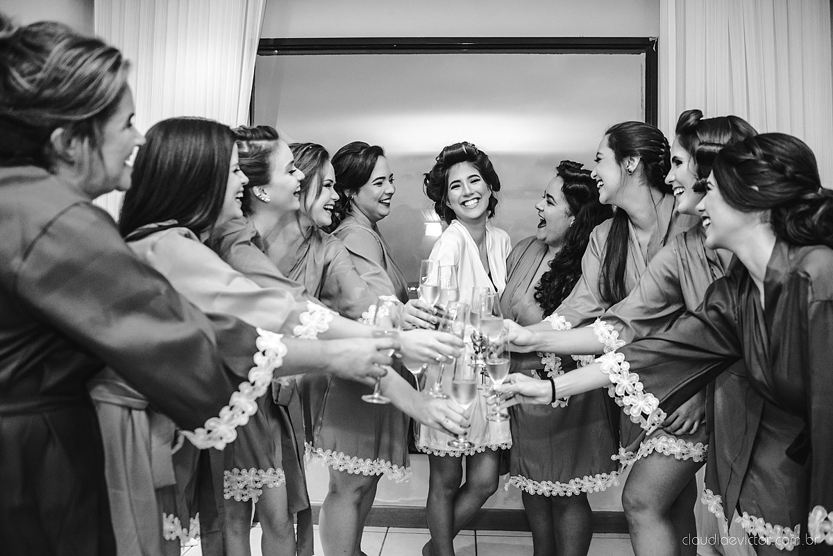 Lindo casamento realizado na igreja adventista por fotógrafos de casamento de vila velha fotógrafos de casamento de vitória fotógrafos de casamento de serra espirito santo es com noivo noiva buquê vestido e ensaio externo em pedra azul