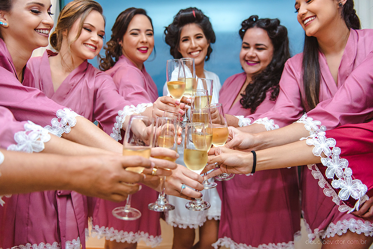 Lindo casamento realizado na igreja adventista por fotógrafos de casamento de vila velha fotógrafos de casamento de vitória fotógrafos de casamento de serra espirito santo es com noivo noiva buquê vestido e ensaio externo em pedra azul