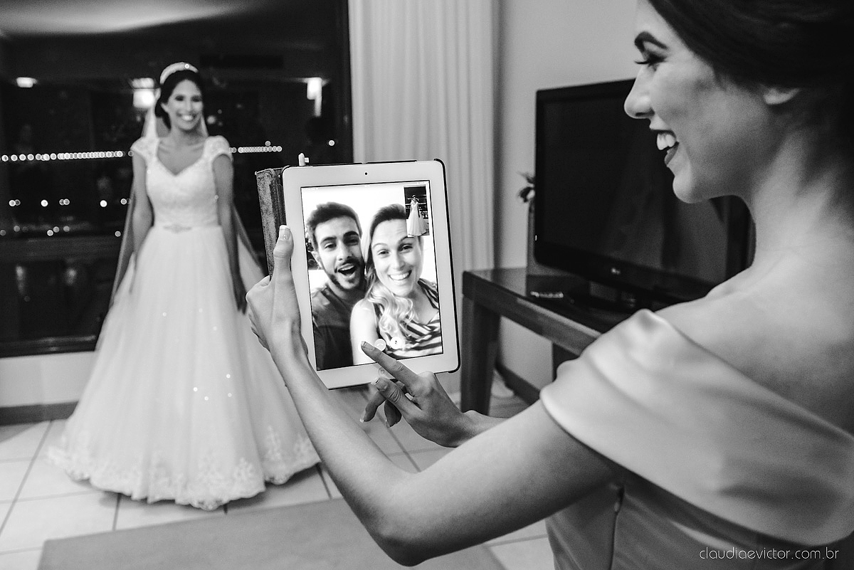 Lindo casamento realizado na igreja adventista por fotógrafos de casamento de vila velha fotógrafos de casamento de vitória fotógrafos de casamento de serra espirito santo es com noivo noiva buquê vestido e ensaio externo em pedra azul