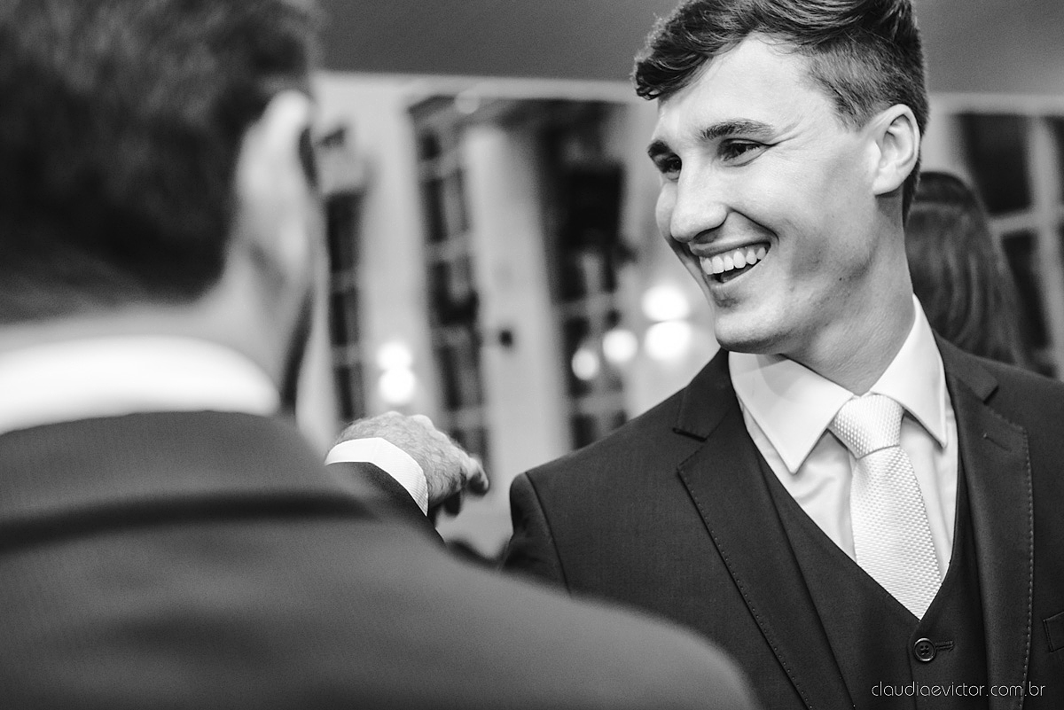 Lindo casamento realizado na igreja adventista por fotógrafos de casamento de vila velha fotógrafos de casamento de vitória fotógrafos de casamento de serra espirito santo es com noivo noiva buquê vestido e ensaio externo em pedra azul