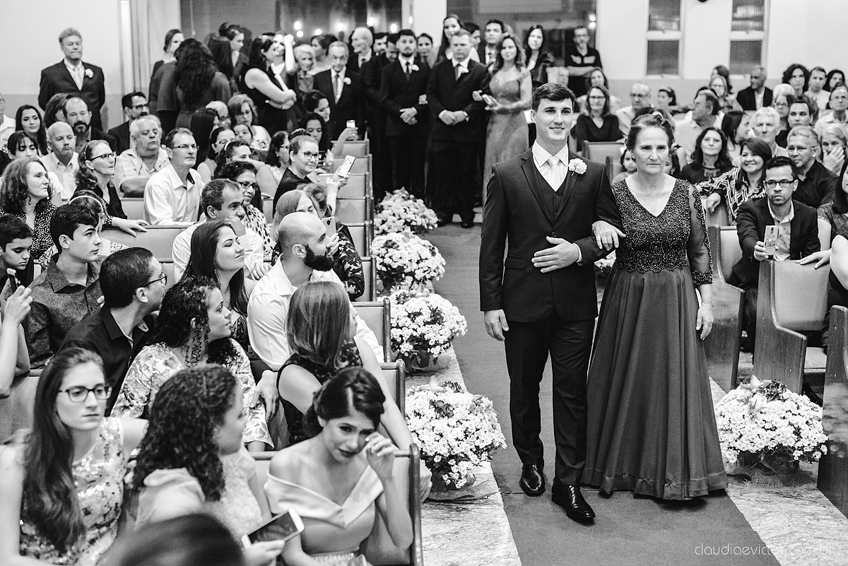 Lindo casamento realizado na igreja adventista por fotógrafos de casamento de vila velha fotógrafos de casamento de vitória fotógrafos de casamento de serra espirito santo es com noivo noiva buquê vestido e ensaio externo em pedra azul