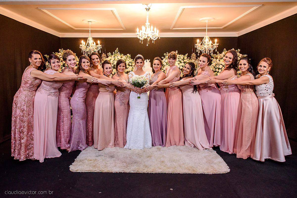 Lindo casamento ao ar livre com noivo noiva por do sol pista de dança e noiva com buquê fotografado na serra por fotógrafos de casamento de vila velha fotógrafos de casamento de vitória fotógrafos de casamento de serra espirito santo es