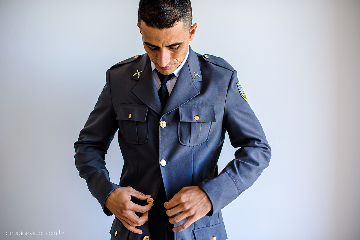 Lindo casamento ao ar livre com noivo noiva por do sol pista de dança e noiva com buquê fotografado na serra por fotógrafos de casamento de vila velha fotógrafos de casamento de vitória fotógrafos de casamento de serra espirito santo es