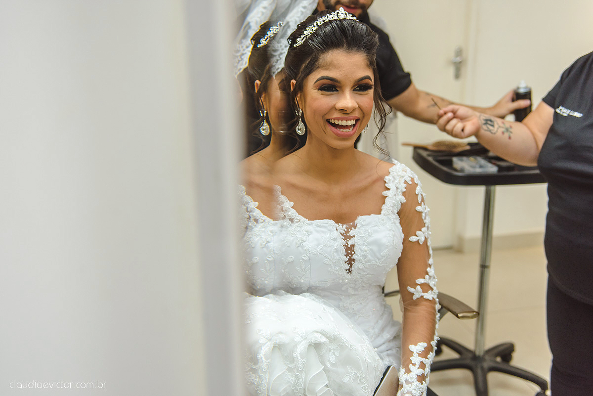 Lindo casamento ao ar livre com noivo noiva por do sol pista de dança e noiva com buquê fotografado na serra por fotógrafos de casamento de vila velha fotógrafos de casamento de vitória fotógrafos de casamento de serra espirito santo es