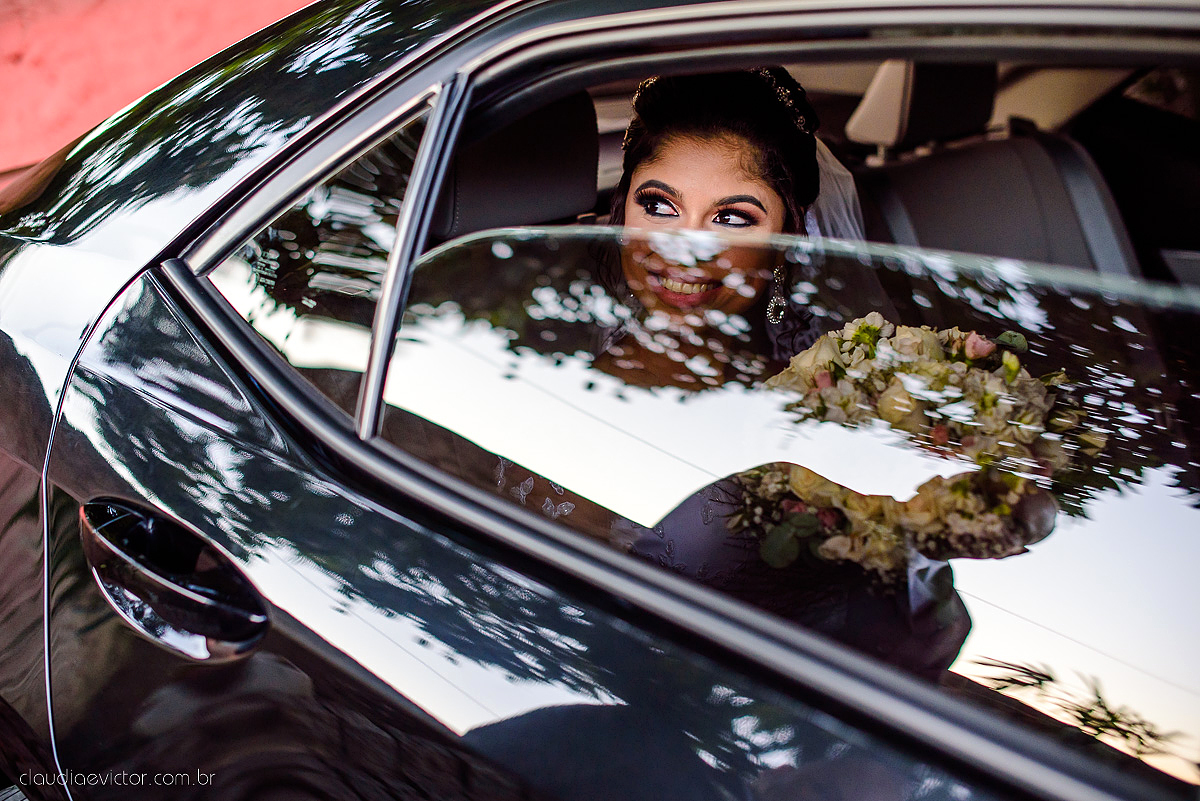 Lindo casamento ao ar livre com noivo noiva por do sol pista de dança e noiva com buquê fotografado na serra por fotógrafos de casamento de vila velha fotógrafos de casamento de vitória fotógrafos de casamento de serra espirito santo es