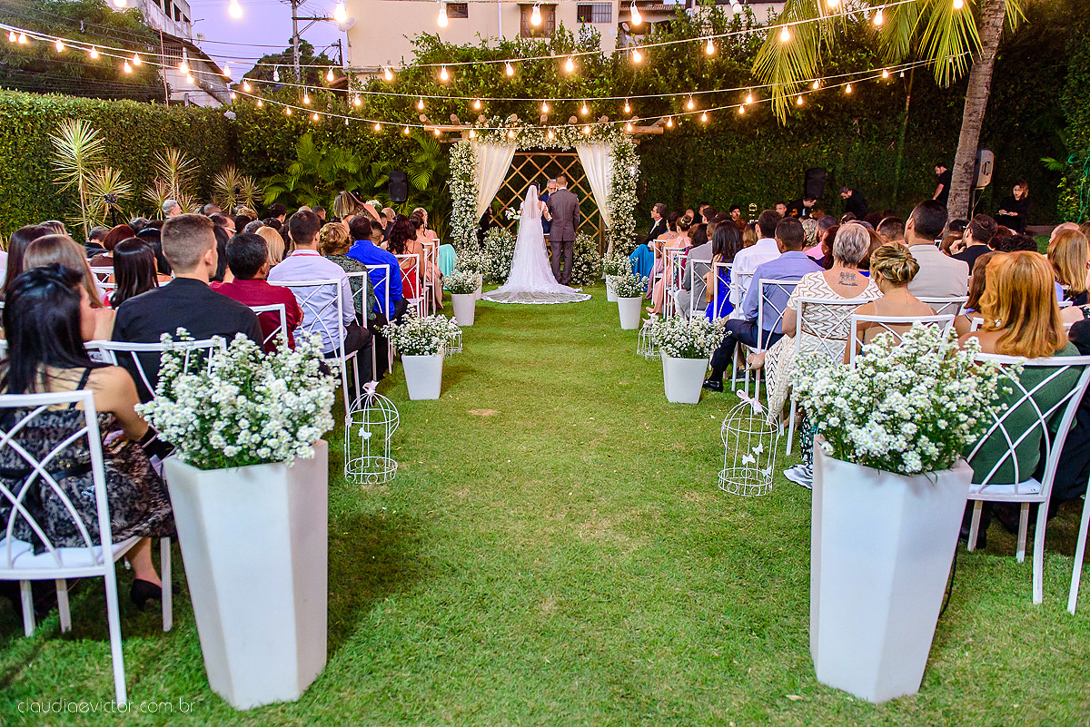 Lindo casamento ao ar livre com noivo noiva por do sol pista de dança e noiva com buquê fotografado na serra por fotógrafos de casamento de vila velha fotógrafos de casamento de vitória fotógrafos de casamento de serra espirito santo es