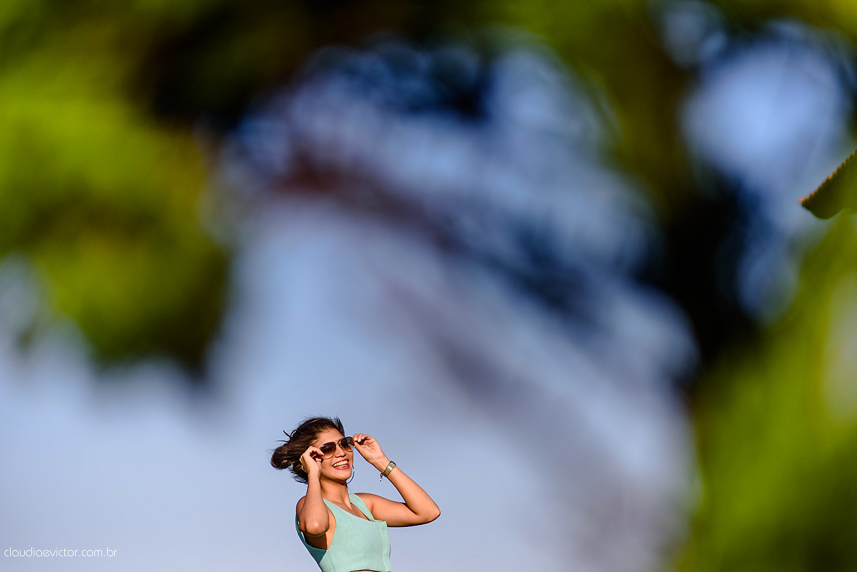Lindo ensaio feminino de 15 anos feito por fotógrafos de casamento de vila velha fotógrafos de casamento de vitória fotógrafos de casamento de serra espirito santo es com praia, barcos, por do sol e fotos na ilha do frade vitória