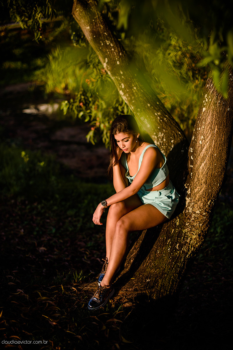 Lindo ensaio feminino de 15 anos feito por fotógrafos de casamento de vila velha fotógrafos de casamento de vitória fotógrafos de casamento de serra espirito santo es com praia, barcos, por do sol e fotos na ilha do frade vitória
