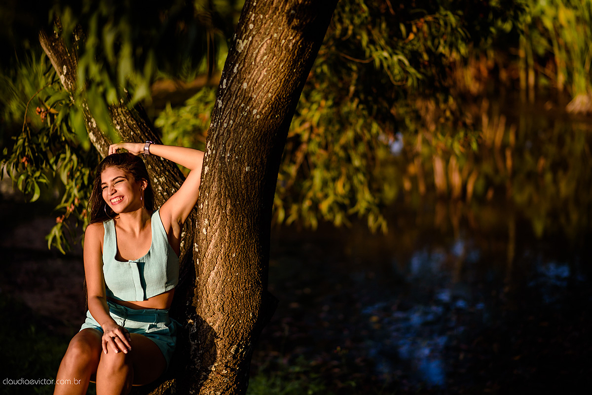 Lindo ensaio feminino de 15 anos feito por fotógrafos de casamento de vila velha fotógrafos de casamento de vitória fotógrafos de casamento de serra espirito santo es com praia, barcos, por do sol e fotos na ilha do frade vitória