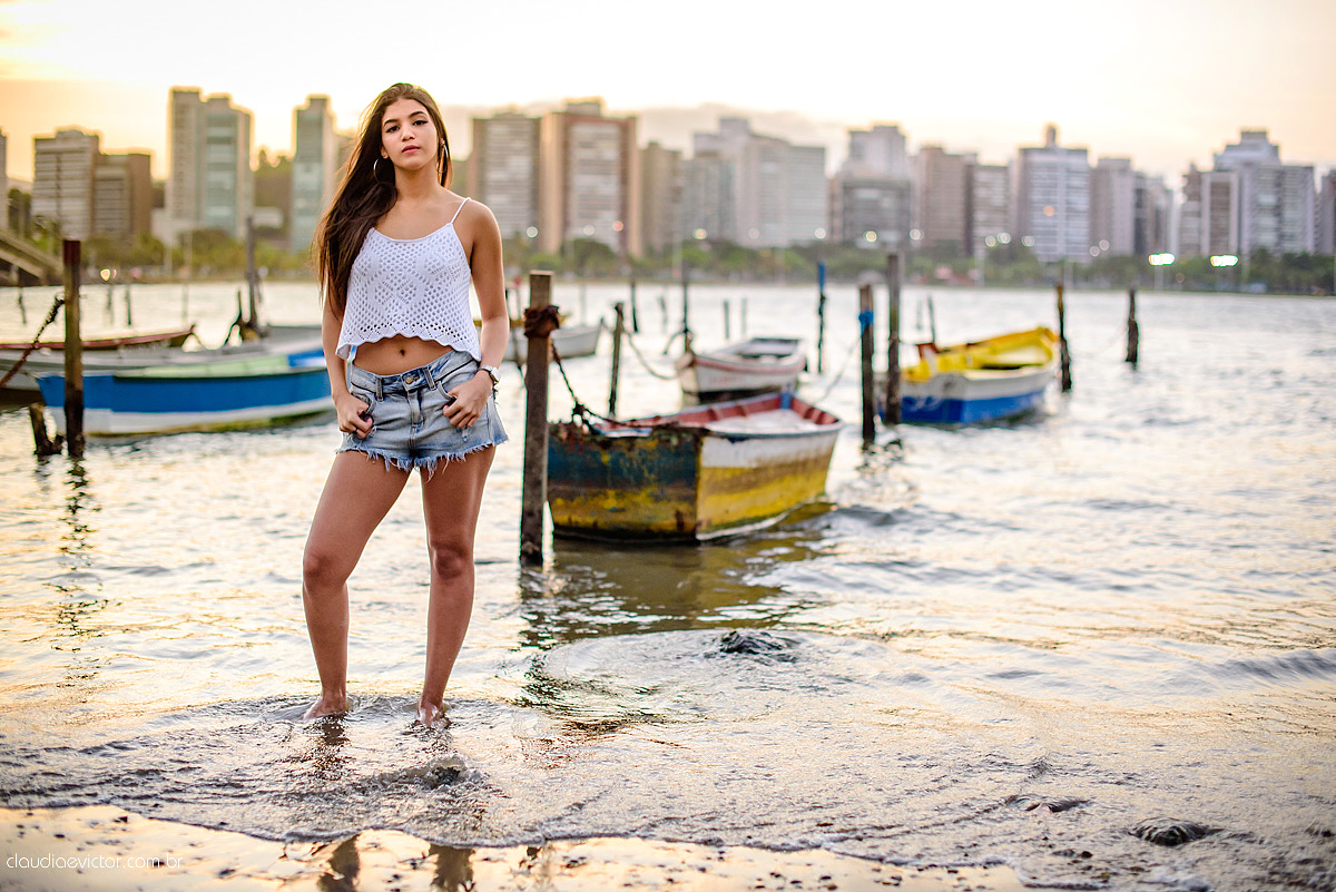 Lindo ensaio feminino de 15 anos feito por fotógrafos de casamento de vila velha fotógrafos de casamento de vitória fotógrafos de casamento de serra espirito santo es com praia, barcos, por do sol e fotos na ilha do frade vitória