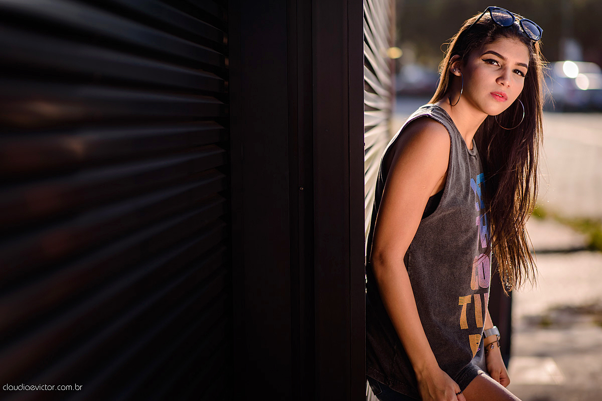 Lindo ensaio feminino de 15 anos feito por fotógrafos de casamento de vila velha fotógrafos de casamento de vitória fotógrafos de casamento de serra espirito santo es com praia, barcos, por do sol e fotos na ilha do frade vitória