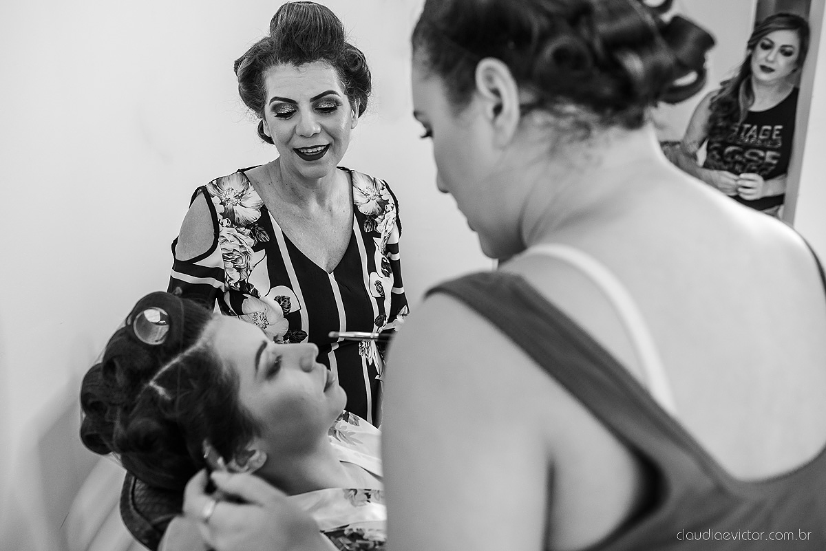 Lindo casamento realizado na fazenda encanto de linhares por fotógrafos de casamento de vila velha fotógrafos de casamento de vitória fotógrafos de casamento de serra espirito santo es com noivo noiva fist look e vestido com buquê de noiva