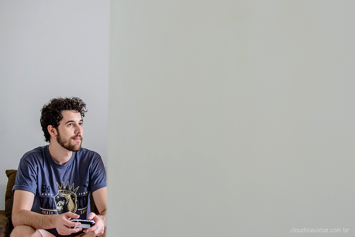 Lindo casamento realizado na fazenda encanto de linhares por fotógrafos de casamento de vila velha fotógrafos de casamento de vitória fotógrafos de casamento de serra espirito santo es com noivo noiva fist look e vestido com buquê de noiva