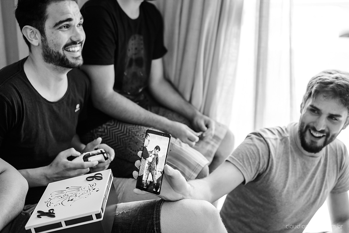 Lindo casamento realizado na fazenda encanto de linhares por fotógrafos de casamento de vila velha fotógrafos de casamento de vitória fotógrafos de casamento de serra espirito santo es com noivo noiva fist look e vestido com buquê de noiva