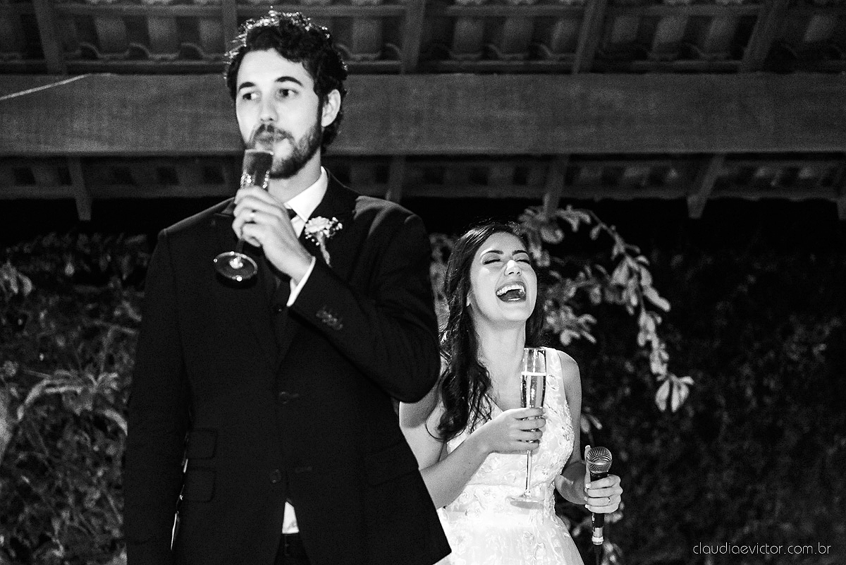 Lindo casamento realizado na fazenda encanto de linhares por fotógrafos de casamento de vila velha fotógrafos de casamento de vitória fotógrafos de casamento de serra espirito santo es com noivo noiva fist look e vestido com buquê de noiva