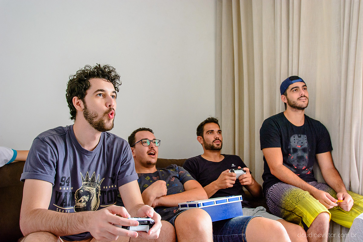 Lindo casamento realizado na fazenda encanto de linhares por fotógrafos de casamento de vila velha fotógrafos de casamento de vitória fotógrafos de casamento de serra espirito santo es com noivo noiva fist look e vestido com buquê de noiva