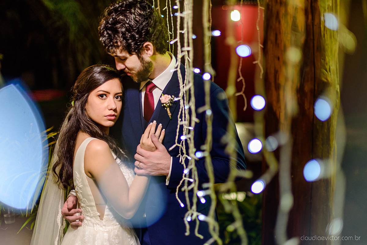 Lindo casamento realizado na fazenda encanto de linhares por fotógrafos de casamento de vila velha fotógrafos de casamento de vitória fotógrafos de casamento de serra espirito santo es com noivo noiva fist look e vestido com buquê de noiva