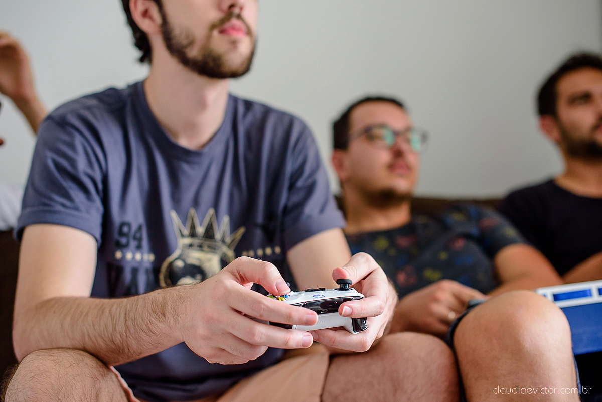 Lindo casamento realizado na fazenda encanto de linhares por fotógrafos de casamento de vila velha fotógrafos de casamento de vitória fotógrafos de casamento de serra espirito santo es com noivo noiva fist look e vestido com buquê de noiva