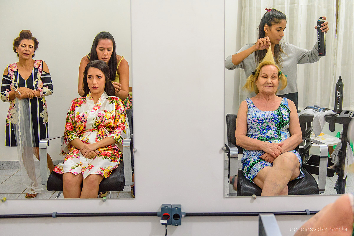 Lindo casamento realizado na fazenda encanto de linhares por fotógrafos de casamento de vila velha fotógrafos de casamento de vitória fotógrafos de casamento de serra espirito santo es com noivo noiva fist look e vestido com buquê de noiva