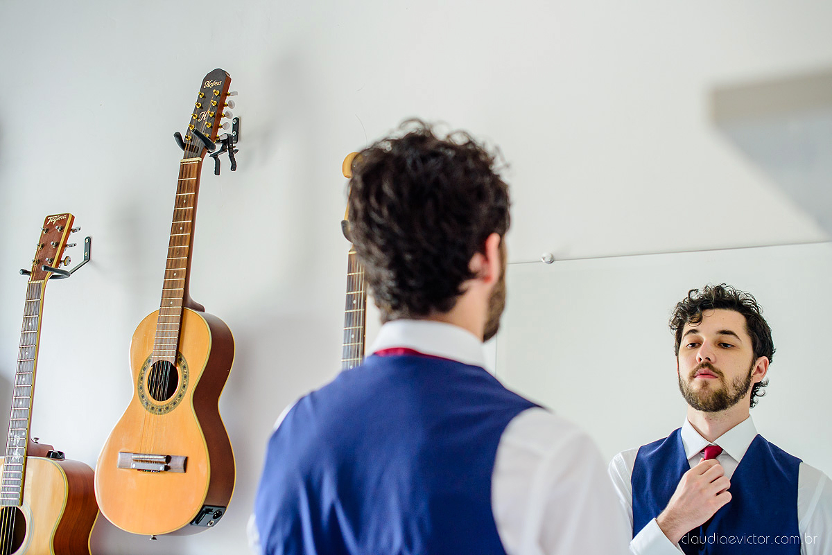 Lindo casamento realizado na fazenda encanto de linhares por fotógrafos de casamento de vila velha fotógrafos de casamento de vitória fotógrafos de casamento de serra espirito santo es com noivo noiva fist look e vestido com buquê de noiva