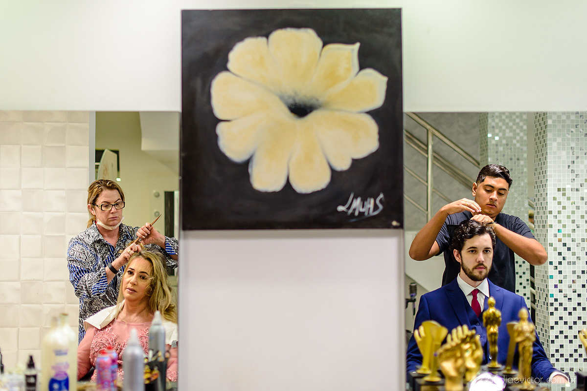 Lindo casamento realizado na fazenda encanto de linhares por fotógrafos de casamento de vila velha fotógrafos de casamento de vitória fotógrafos de casamento de serra espirito santo es com noivo noiva fist look e vestido com buquê de noiva