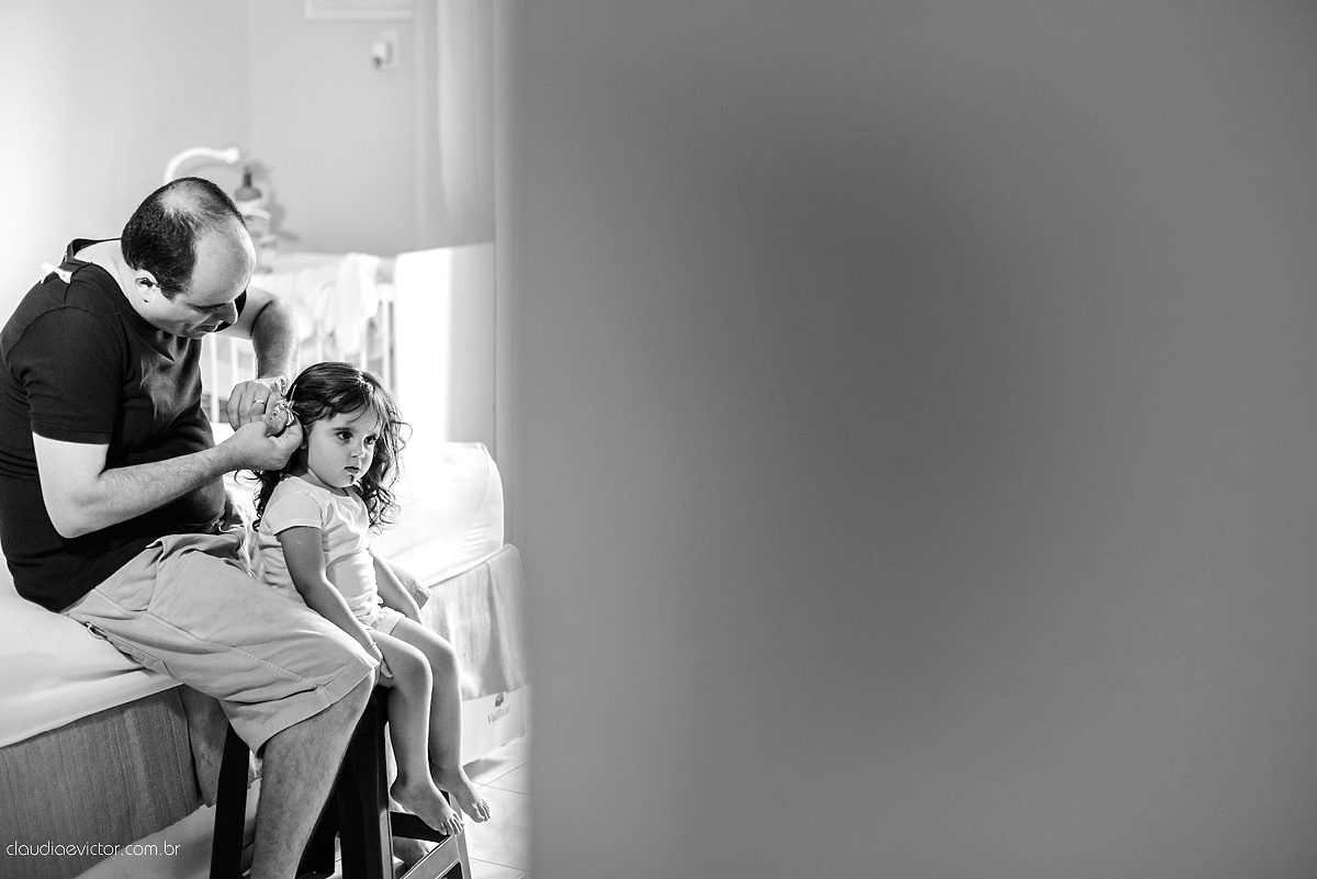 Lindo ensaio lifestyle com bebê e família em casa feito por fotógrafos de casamento de vila velha fotógrafos de casamento de vitória fotógrafos de casamento de serra espirito santo es em vitória