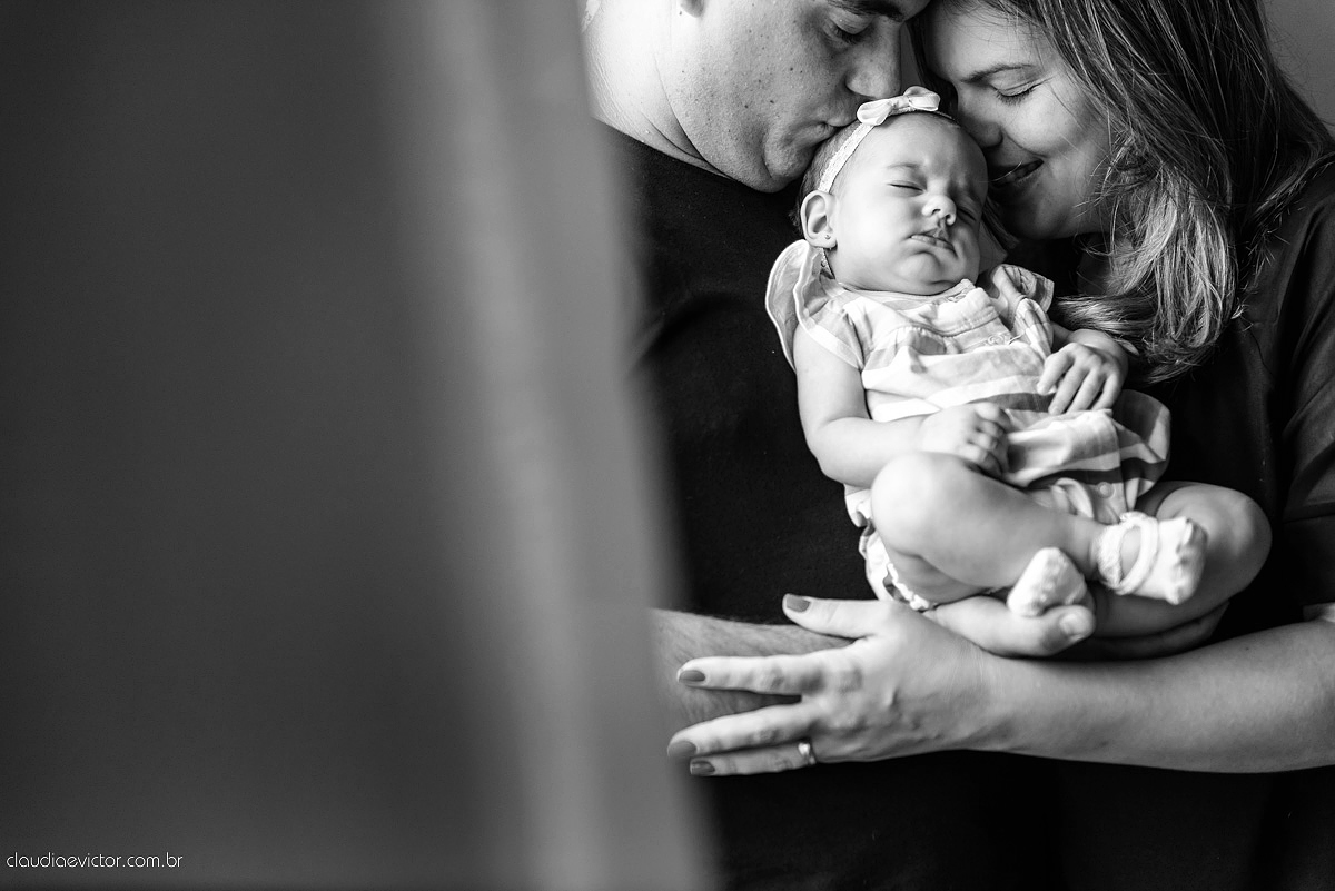 Lindo ensaio lifestyle com bebê e família em casa feito por fotógrafos de casamento de vila velha fotógrafos de casamento de vitória fotógrafos de casamento de serra espirito santo es em vitória