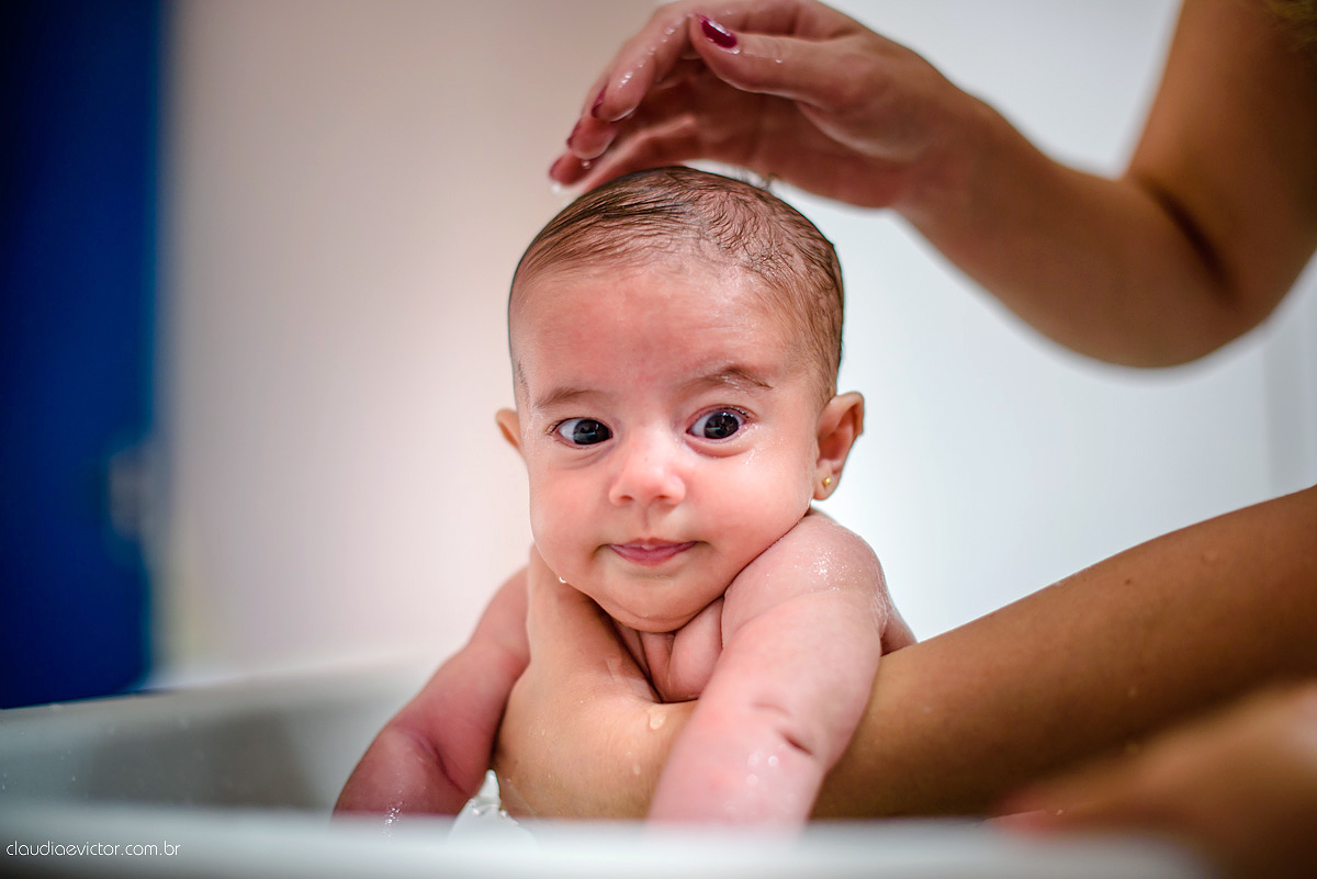 Lindo ensaio lifestyle com bebê e família em casa feito por fotógrafos de casamento de vila velha fotógrafos de casamento de vitória fotógrafos de casamento de serra espirito santo es em vitória