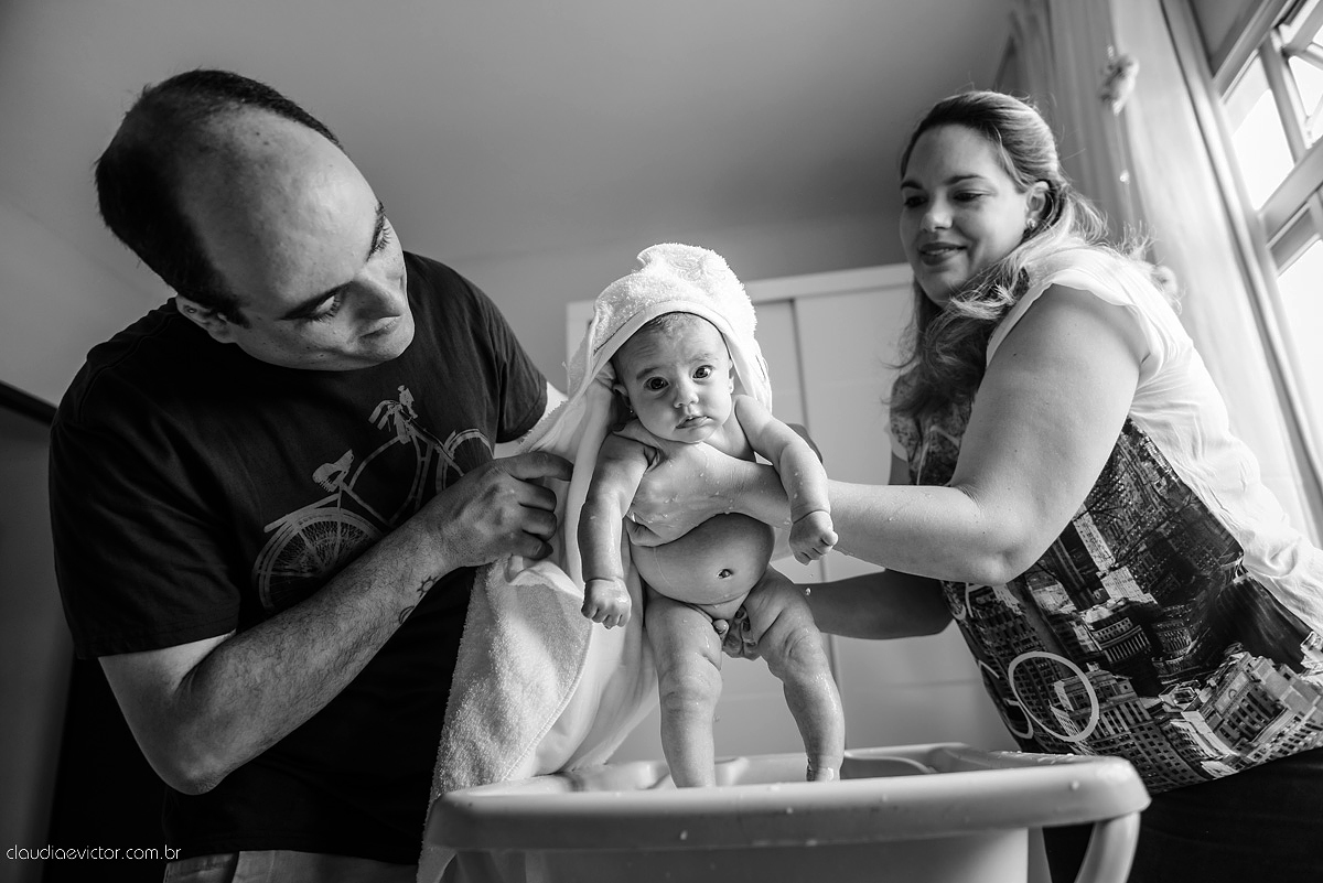 Lindo ensaio lifestyle com bebê e família em casa feito por fotógrafos de casamento de vila velha fotógrafos de casamento de vitória fotógrafos de casamento de serra espirito santo es em vitória