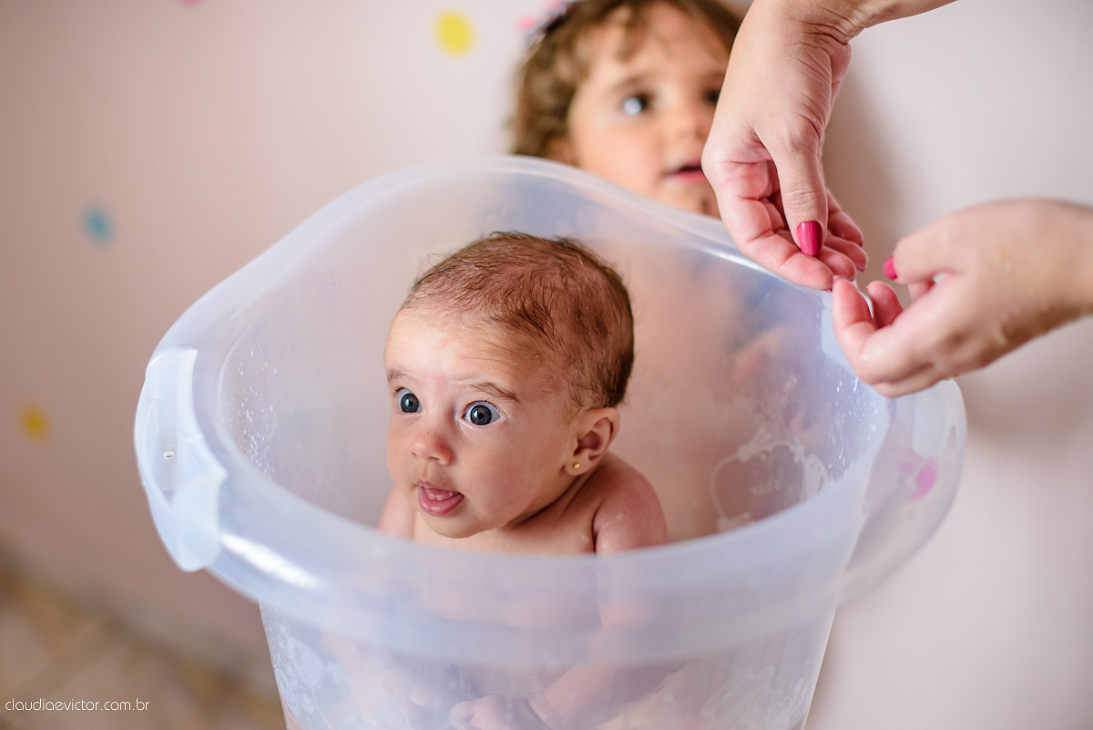 Lindo ensaio lifestyle com bebê e família em casa feito por fotógrafos de casamento de vila velha fotógrafos de casamento de vitória fotógrafos de casamento de serra espirito santo es em vitória