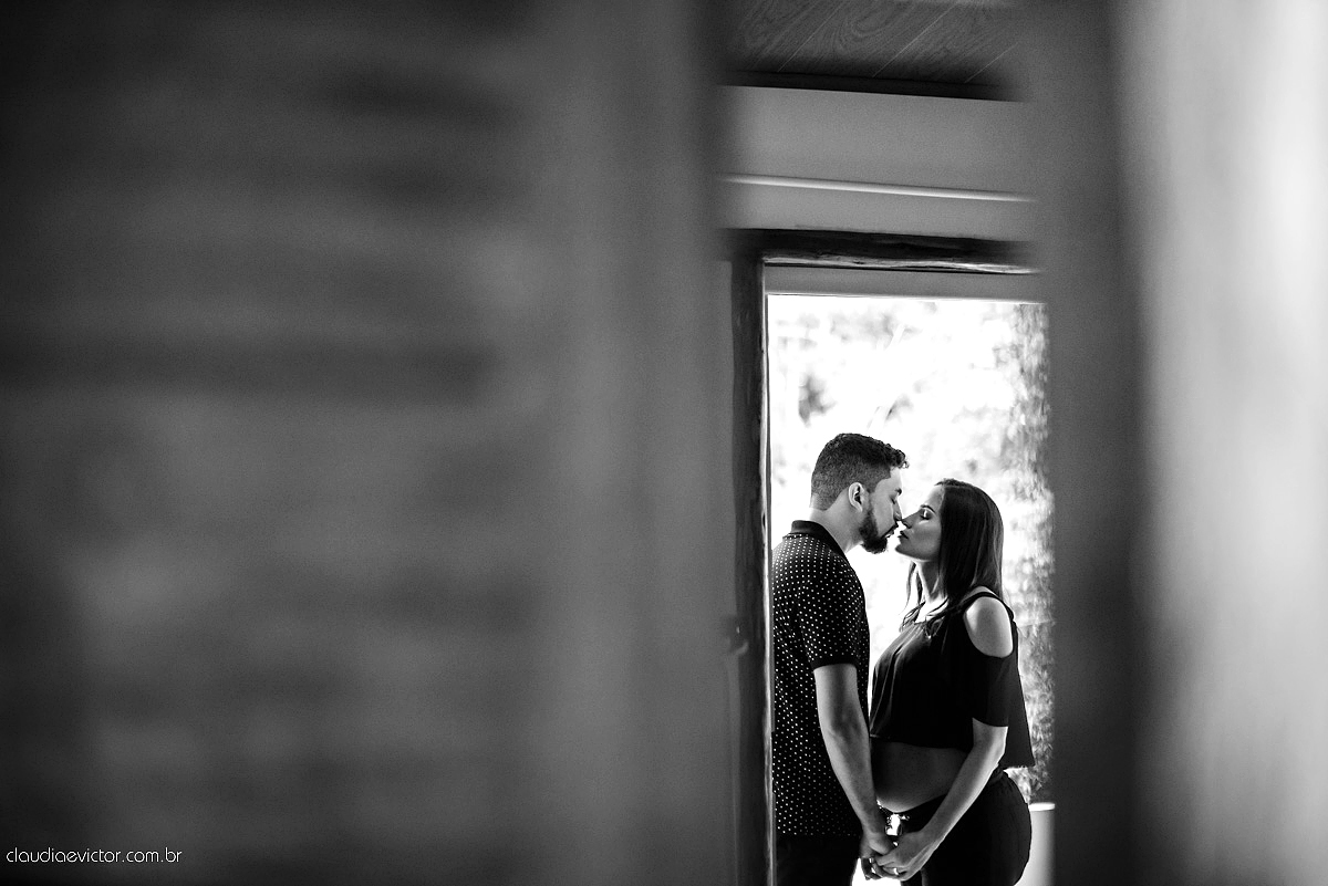 Lindo ensaio de gestante e grávida feito por fotógrafos de casamento de vila velha fotógrafos de casamento de vitória fotógrafos de casamento de serra espirito santo es numa cachoeira em brejetuba