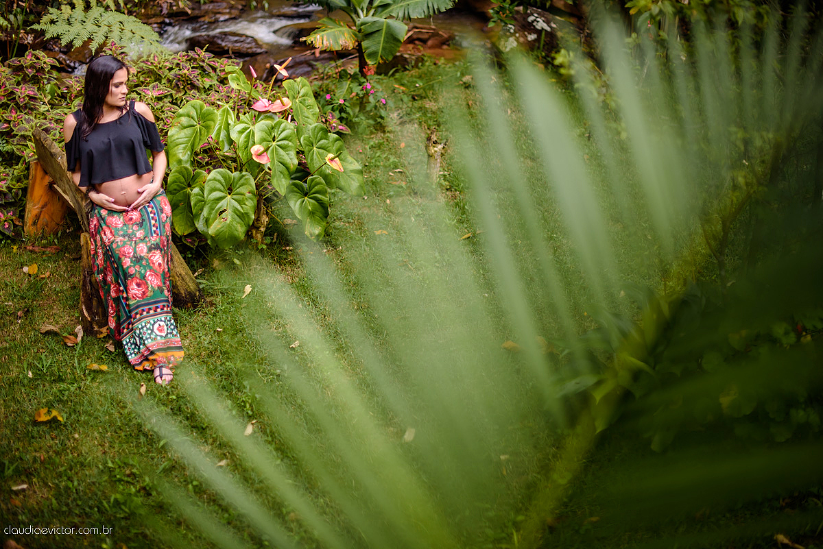 Lindo ensaio de gestante e grávida feito por fotógrafos de casamento de vila velha fotógrafos de casamento de vitória fotógrafos de casamento de serra espirito santo es numa cachoeira em brejetuba