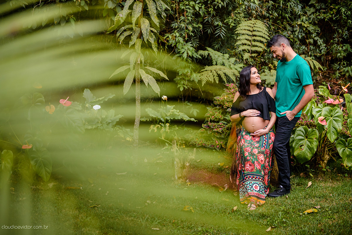 Lindo ensaio de gestante e grávida feito por fotógrafos de casamento de vila velha fotógrafos de casamento de vitória fotógrafos de casamento de serra espirito santo es numa cachoeira em brejetuba