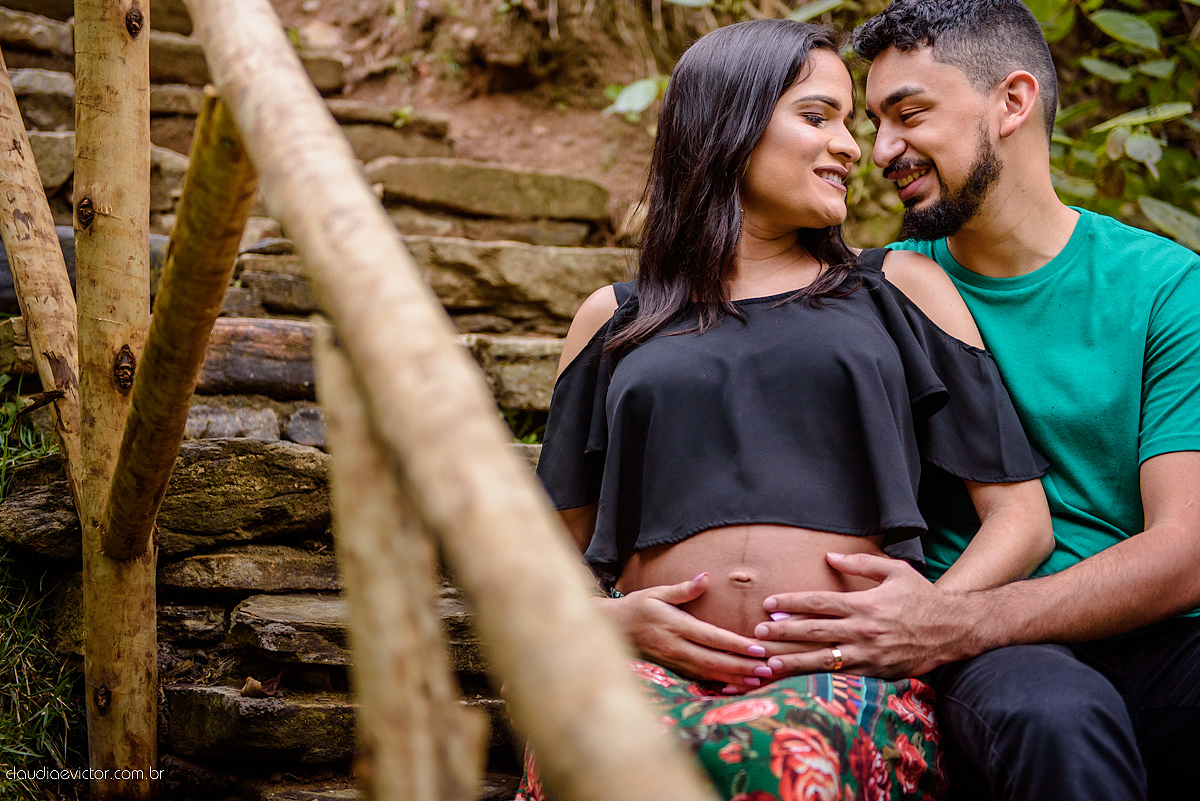 Lindo ensaio de gestante e grávida feito por fotógrafos de casamento de vila velha fotógrafos de casamento de vitória fotógrafos de casamento de serra espirito santo es numa cachoeira em brejetuba