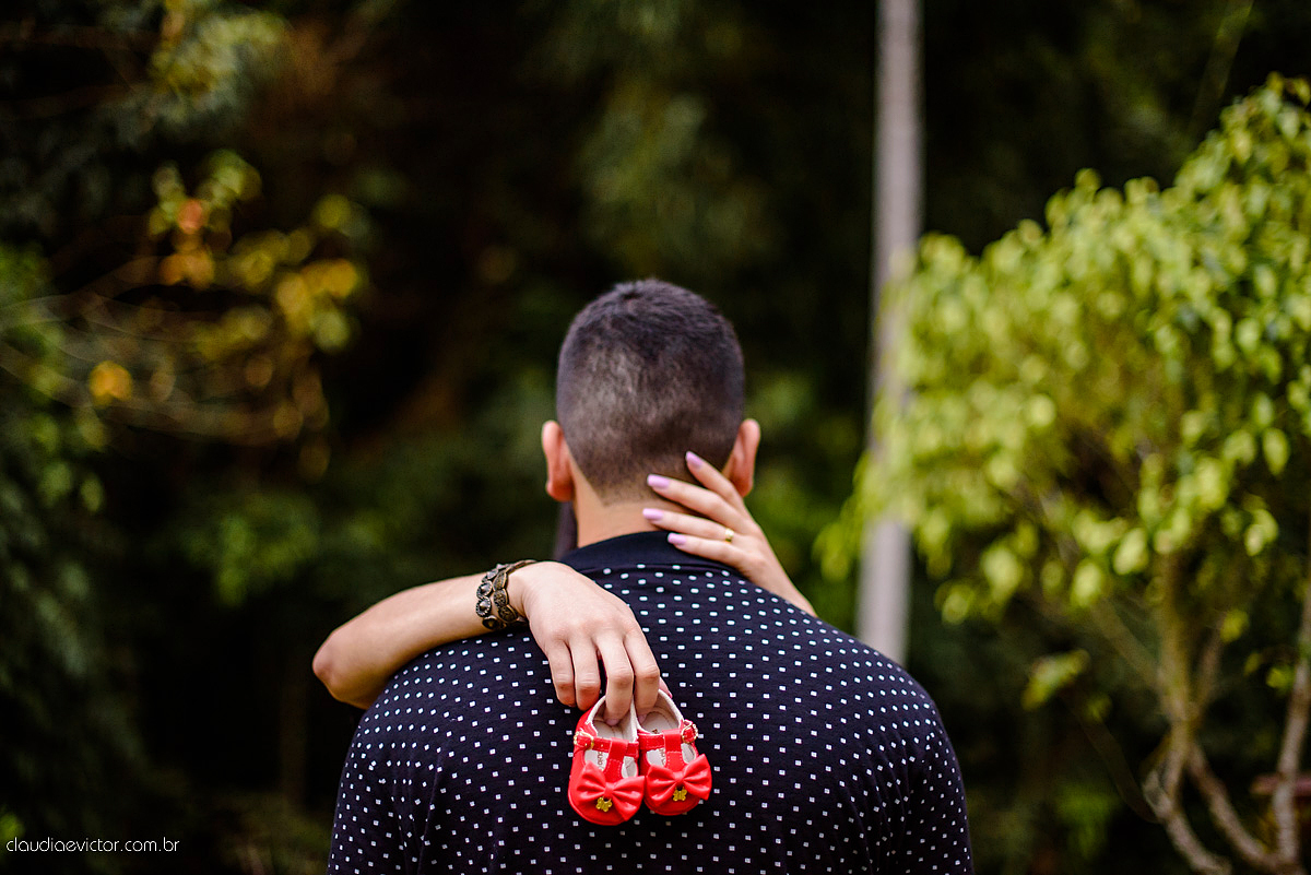 Lindo ensaio de gestante e grávida feito por fotógrafos de casamento de vila velha fotógrafos de casamento de vitória fotógrafos de casamento de serra espirito santo es numa cachoeira em brejetuba