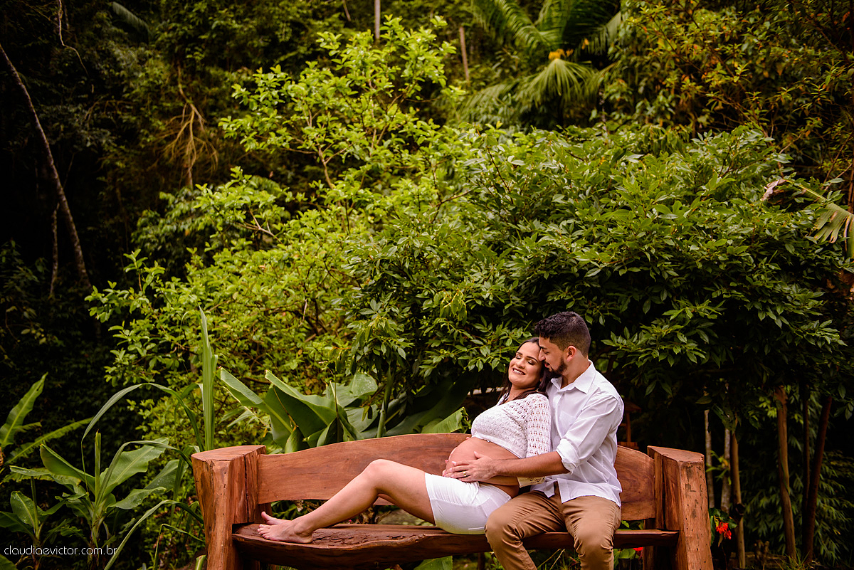 Lindo ensaio de gestante e grávida feito por fotógrafos de casamento de vila velha fotógrafos de casamento de vitória fotógrafos de casamento de serra espirito santo es numa cachoeira em brejetuba